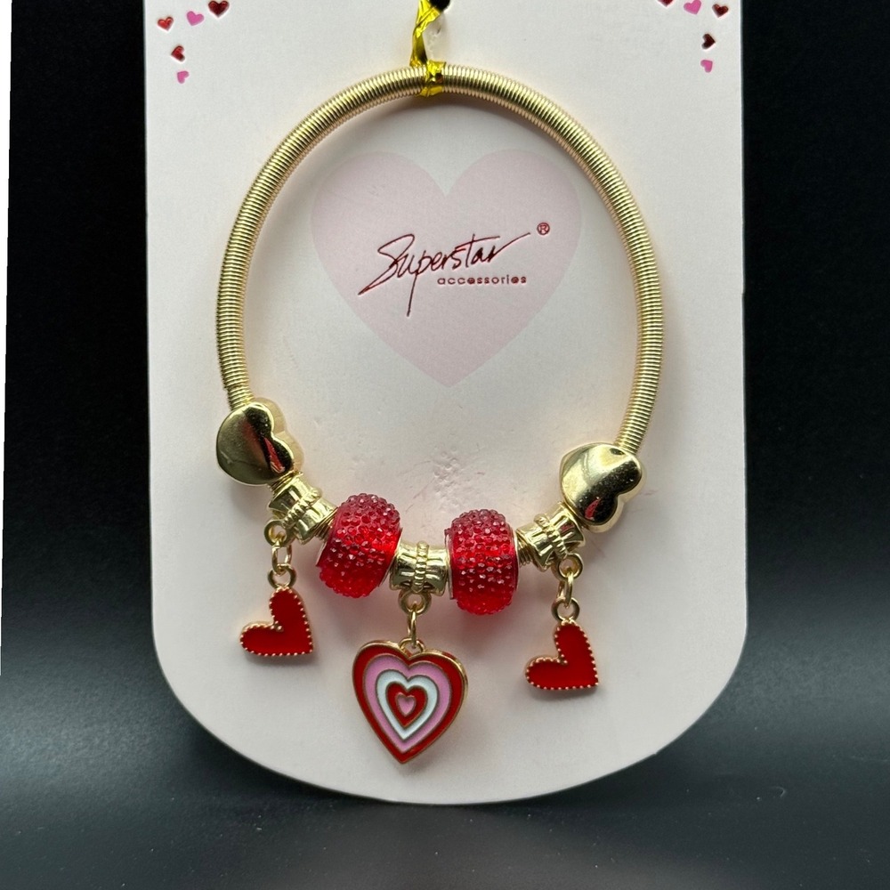 Gold Tone Heart Charm Bracelet Red‎ Beaded Stretch Bangle